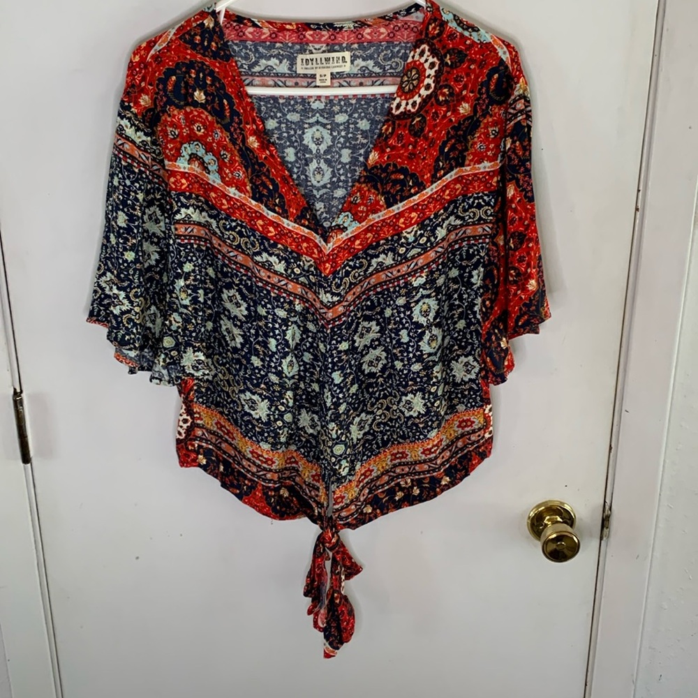 Idyllwind red blue v-neck tie front blouse Size Small